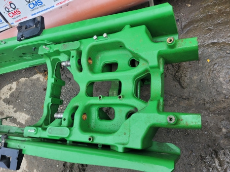 John Deere 6145r, 6215r Front Axle Support Assy L207531, L213734, L223495 - Podvěs: obrázek 2 John Deere 6145r, 6215r Front Axle Support Assy L207531, L213734, L223495 - Podvěs: obrázek 2