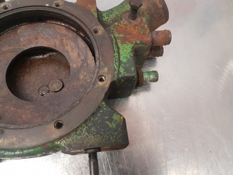 John Deere 6200, 6400, 6300, 7700, 7800 Water Pump Housing R102849 - Vodní pumpa pro Zemědělská technika: obrázek 4 John Deere 6200, 6400, 6300, 7700, 7800 Water Pump Housing R102849 - Vodní pumpa pro Zemědělská technika: obrázek 4