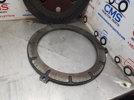 John Deere 7600, 7700, 7800 Rear Axle Brake Plate R93330, R125135, Re65197 - Kotouče brzdy: obrázek 2 John Deere 7600, 7700, 7800 Rear Axle Brake Plate R93330, R125135, Re65197 - Kotouče brzdy: obrázek 2
