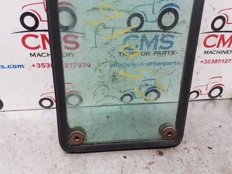Landini Massey Ferguson 600 Series Cab Knee Glass With Rhs Seal 3301882m1 - Okno a díly pro Traktor: obrázek 4 Landini Massey Ferguson 600 Series Cab Knee Glass With Rhs Seal 3301882m1 - Okno a díly pro Traktor: obrázek 4