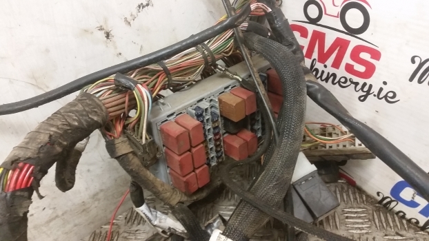 Landini Mythos Tdi 115 Cab Fuse Box Wiring Loom Set - Kabely/ Vodiče pro Traktor: obrázek 3 Landini Mythos Tdi 115 Cab Fuse Box Wiring Loom Set - Kabely/ Vodiče pro Traktor: obrázek 3