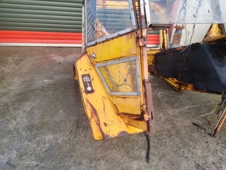 Massey Ferguson 50b, 50 Series, Cab Frame With Doors And Glasses 50b, 50amd - Kabina: obrázek 4 Massey Ferguson 50b, 50 Series, Cab Frame With Doors And Glasses 50b, 50amd - Kabina: obrázek 4
