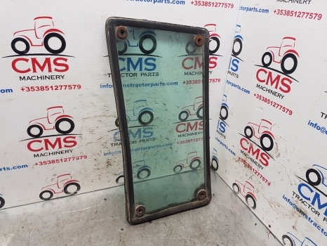Massey Ferguson 600 Series 690 Cab Knee Glass With Lhs Seal Tg1250, 3301881m1 - Okno a díly pro Traktor: obrázek 1 Massey Ferguson 600 Series 690 Cab Knee Glass With Lhs Seal Tg1250, 3301881m1 - Okno a díly pro Traktor: obrázek 1