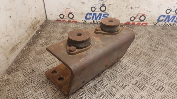 Massey Ferguson 690, 698, 699 Cab Suspension Bracket Mounting Lhs 1680876m91 - Podvěs kabiny pro Traktor: obrázek 3 Massey Ferguson 690, 698, 699 Cab Suspension Bracket Mounting Lhs 1680876m91 - Podvěs kabiny pro Traktor: obrázek 3