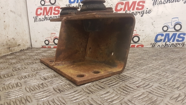 Massey Ferguson 690, 698, 699 Cab Suspension Bracket Mounting Lhs 1680876m91 - Podvěs kabiny pro Traktor: obrázek 2 Massey Ferguson 690, 698, 699 Cab Suspension Bracket Mounting Lhs 1680876m91 - Podvěs kabiny pro Traktor: obrázek 2