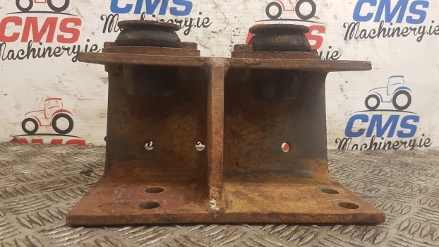 Massey Ferguson 690, 698, 699 Cab Suspension Bracket Mounting Lhs 1680876m91 - Podvěs kabiny pro Traktor: obrázek 1 Massey Ferguson 690, 698, 699 Cab Suspension Bracket Mounting Lhs 1680876m91 - Podvěs kabiny pro Traktor: obrázek 1