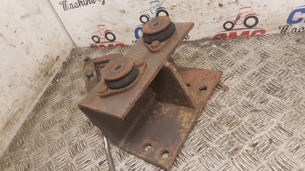 Massey Ferguson 690, 698, 699 Cab Suspension Bracket Mounting Rhs 1679774m93 - Podvěs kabiny pro Traktor: obrázek 3 Massey Ferguson 690, 698, 699 Cab Suspension Bracket Mounting Rhs 1679774m93 - Podvěs kabiny pro Traktor: obrázek 3