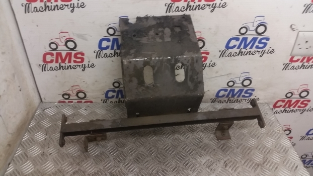 Massey Ferguson 690 Engine Support Plate, Bracket - Motor a díly pro Traktor: obrázek 1 Massey Ferguson 690 Engine Support Plate, Bracket - Motor a díly pro Traktor: obrázek 1
