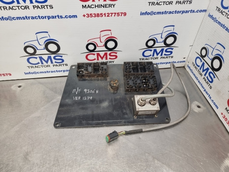 Massey Ferguson 9306, 9407, Control Panel Assy 3972692m1, 3973055m1 - Kabina a interiér: obrázek 5 Massey Ferguson 9306, 9407, Control Panel Assy 3972692m1, 3973055m1 - Kabina a interiér: obrázek 5