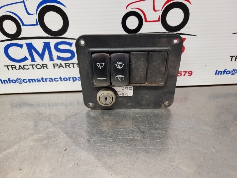 Massey Ferguson 9306, 9407, Control Panel Assy 3973054m1, 4241340m1, 3971574m1 - Kabina a interiér: obrázek 1 Massey Ferguson 9306, 9407, Control Panel Assy 3973054m1, 4241340m1, 3971574m1 - Kabina a interiér: obrázek 1