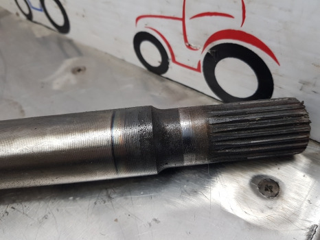 New Holland Case T6000, T6010 Delta Front Axle Drive Shaft 87579225, 87579231 - Přední náprava: obrázek 4 New Holland Case T6000, T6010 Delta Front Axle Drive Shaft 87579225, 87579231 - Přední náprava: obrázek 4