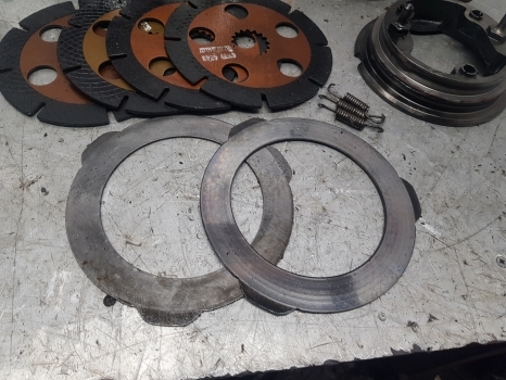 New Holland Lm435a Dana Spicer Brake Actuator Disc Kit 112.07.610.02; 85813919 - Kotouče brzdy pro Teleskopický manipulátor: obrázek 2 New Holland Lm435a Dana Spicer Brake Actuator Disc Kit 112.07.610.02; 85813919 - Kotouče brzdy pro Teleskopický manipulátor: obrázek 2