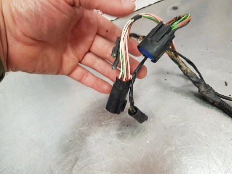 New Holland T6010, T6000, T7000, T7, Tail Light Wiring Loom 87313641 - Kabely/ Vodiče: obrázek 4 New Holland T6010, T6000, T7000, T7, Tail Light Wiring Loom 87313641 - Kabely/ Vodiče: obrázek 4