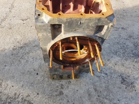 New Holland Tm130, Tm120, Tm140 Transmission Housing 47125398, 44985001 - Převodovka pro Traktor: obrázek 2 New Holland Tm130, Tm120, Tm140 Transmission Housing 47125398, 44985001 - Převodovka pro Traktor: obrázek 2