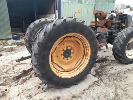 Valtra 6400 Rear Wheel And Tyre 16.9r38, W16x38 - Kompletní kolo: obrázek 1 Valtra 6400 Rear Wheel And Tyre 16.9r38, W16x38 - Kompletní kolo: obrázek 1
