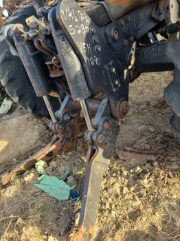 Podvěs Valtra S280 Front linkage kit 26069202, V34624200, V34622700, V34622900: obrázek 7