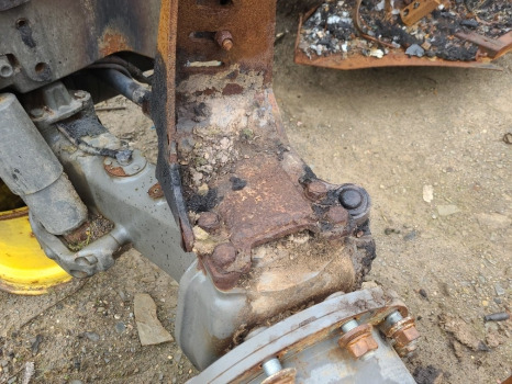 Valtra T174ea Front mudguard bracket kit - Karoserie a exteriér pro Zemědělská technika: obrázek 2 Valtra T174ea Front mudguard bracket kit - Karoserie a exteriér pro Zemědělská technika: obrázek 2