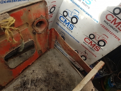 Zetor 5718 Engine Side Panel Assy 000000 - Karoserie a exteriér pro Traktor: obrázek 5 Zetor 5718 Engine Side Panel Assy 000000 - Karoserie a exteriér pro Traktor: obrázek 5