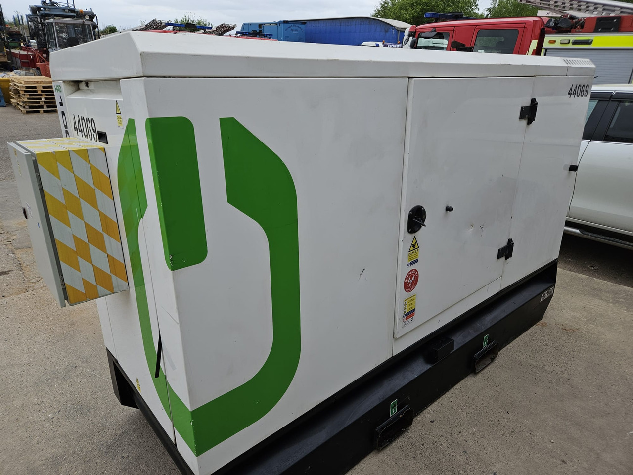 HGI 100KVA PERKINS GENERATOR DIESEL SILENT RENTAL SPECIFICATION HGI 100KVA PERKINS GENERATOR DIESEL SILENT RENTAL SPECIFICATION - Elektrický generátor: obrázek 2 HGI 100KVA PERKINS GENERATOR DIESEL SILENT RENTAL SPECIFICATION HGI 100KVA PERKINS GENERATOR DIESEL SILENT RENTAL SPECIFICATION - Elektrický generátor: obrázek 2