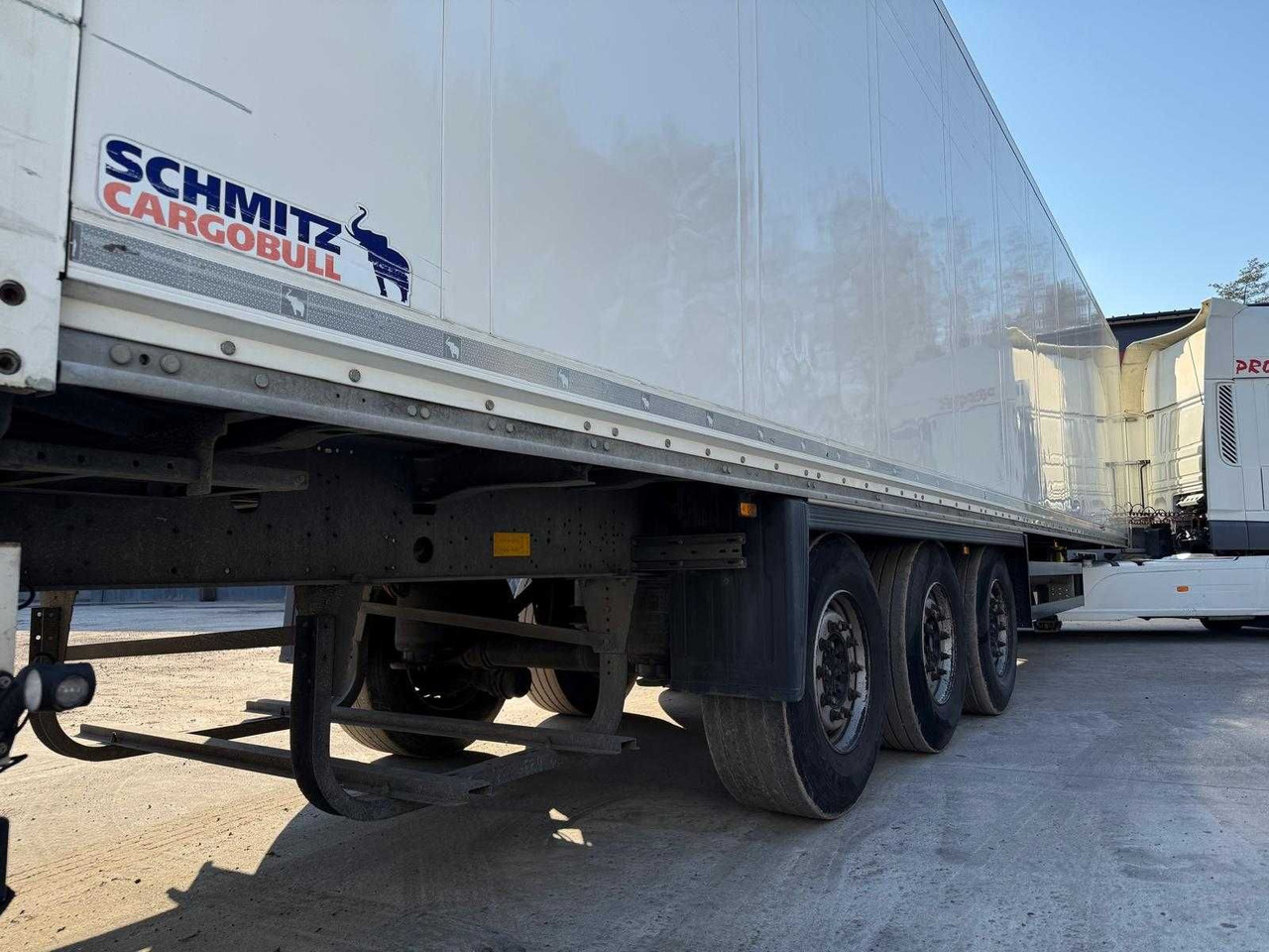 Schmitz Izoterma Kontener Box, 2017r, roleta , 481083 km , z Francji - Izotermický návěs: obrázek 4 Schmitz Izoterma Kontener Box, 2017r, roleta , 481083 km , z Francji - Izotermický návěs: obrázek 4
