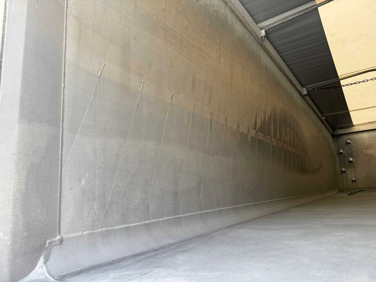 Wywrotka Schmitz 59 m3, 2018 rok, oś podnoszona, drzwi z Francji - Sklápěcí návěs: obrázek 3 Wywrotka Schmitz 59 m3, 2018 rok, oś podnoszona, drzwi z Francji - Sklápěcí návěs: obrázek 3