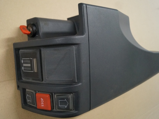 Jungheinrich 51046926 | right dashboard panel including contact key and battery/ right dashboard panel including contact key and battery/hour indicator - Rám/ Šasi pro Manipulační technika: obrázek 2 Jungheinrich 51046926 | right dashboard panel including contact key and battery/ right dashboard panel including contact key and battery/hour indicator - Rám/ Šasi pro Manipulační technika: obrázek 2