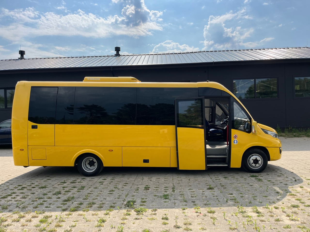 Iveco Rosero First / 24+1+1 / Telma/ EURO6 - Turistický autobus: obrázek 2 Iveco Rosero First / 24+1+1 / Telma/ EURO6 - Turistický autobus: obrázek 2