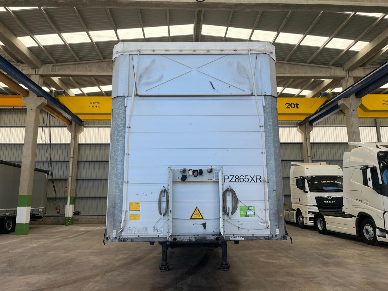 Schmitz Cargobull SCS24/L Varios - Plachtový návěs: obrázek 4 Schmitz Cargobull SCS24/L Varios - Plachtový návěs: obrázek 4