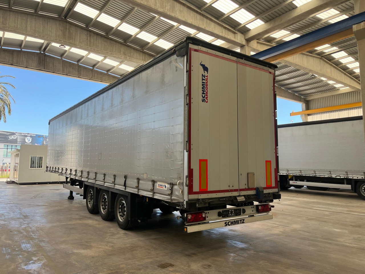 Schmitz Cargobull SCS24/L Varios - Plachtový návěs: obrázek 2 Schmitz Cargobull SCS24/L Varios - Plachtový návěs: obrázek 2