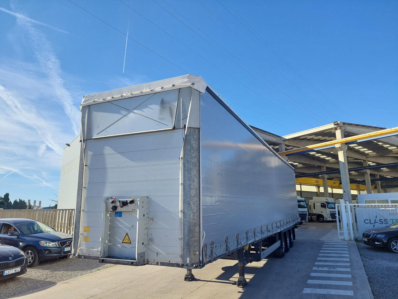 Schmitz Cargobull SCS24/L Varios - Plachtový návěs: obrázek 1 Schmitz Cargobull SCS24/L Varios - Plachtový návěs: obrázek 1
