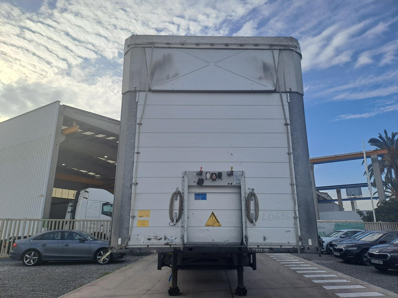 Schmitz Cargobull SCS24/L Varios - Plachtový návěs: obrázek 2 Schmitz Cargobull SCS24/L Varios - Plachtový návěs: obrázek 2