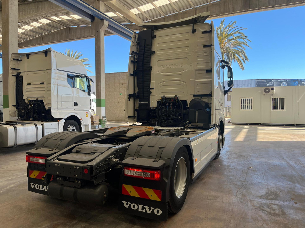 Volvo FH 460 Globetrotter XL i-Save I-ParkCool - Tahač: obrázek 4 Volvo FH 460 Globetrotter XL i-Save I-ParkCool - Tahač: obrázek 4
