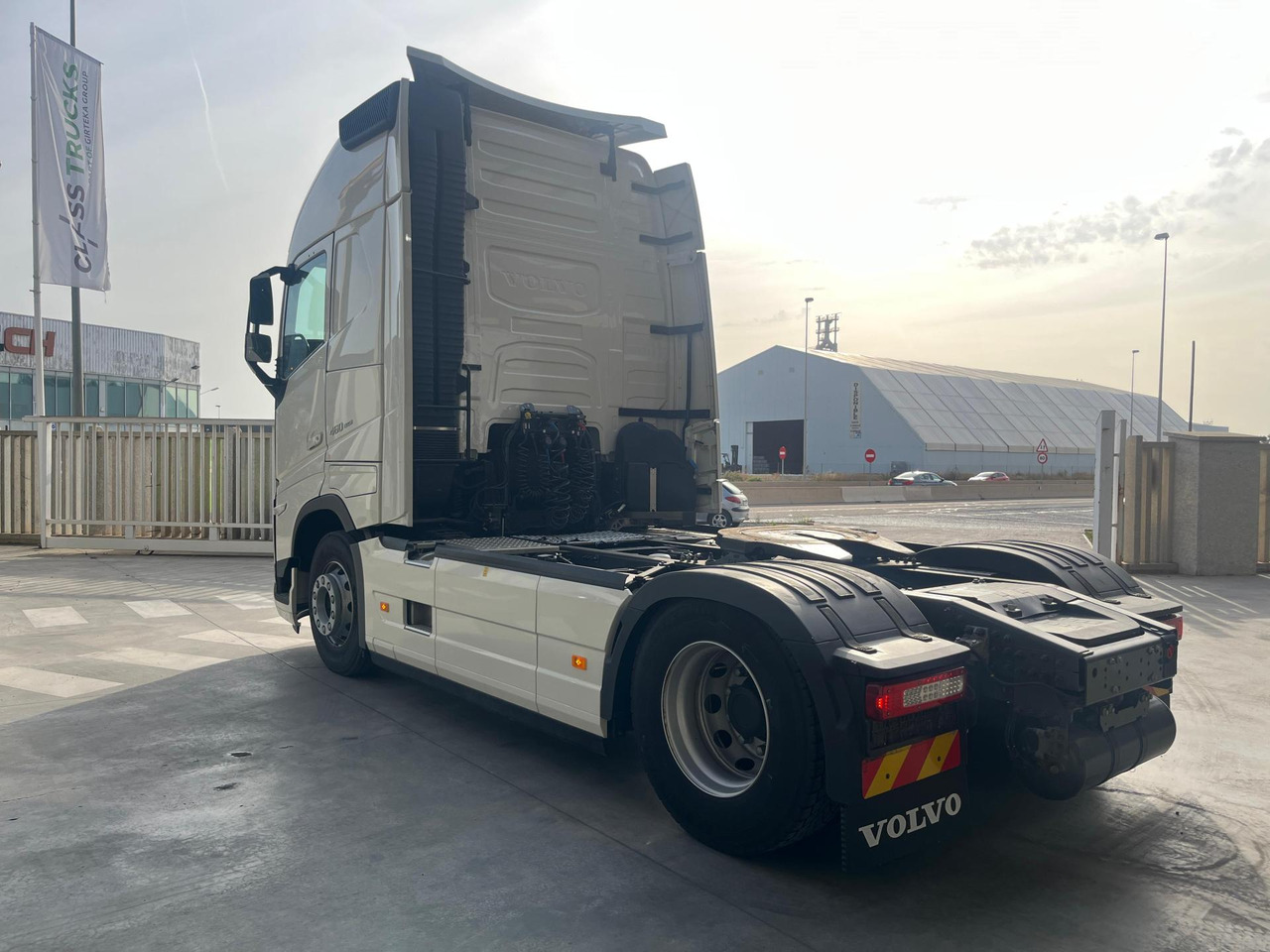 Volvo FH 460 Globetrotter XL i-Save I-ParkCool - Tahač: obrázek 4 Volvo FH 460 Globetrotter XL i-Save I-ParkCool - Tahač: obrázek 4