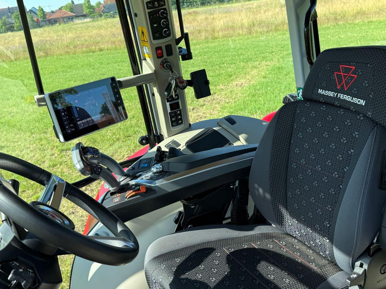 Massey Ferguson MF 6S.165 DynaVT Exclusive - Traktor: obrázek 4 Massey Ferguson MF 6S.165 DynaVT Exclusive - Traktor: obrázek 4