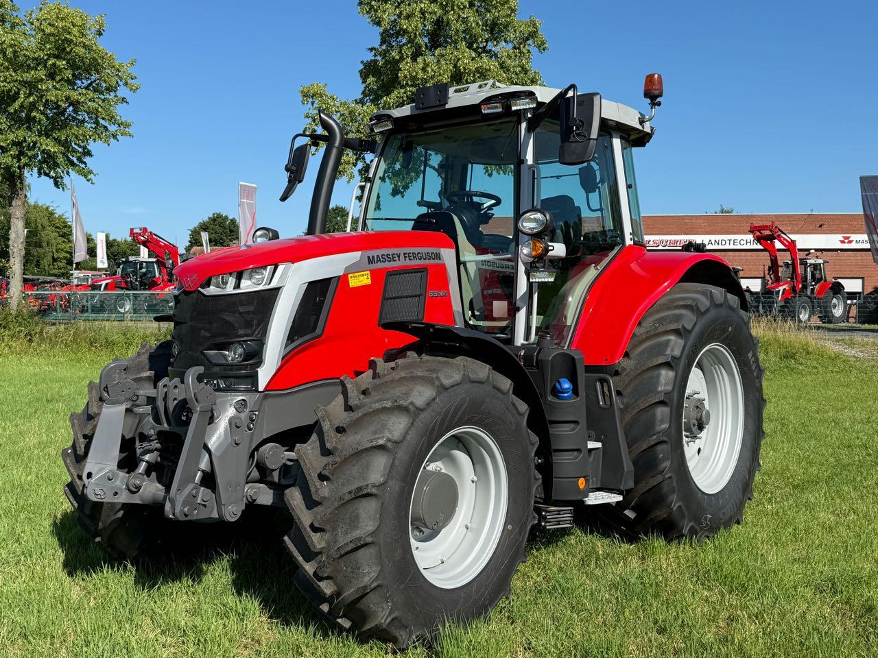 Massey Ferguson MF 6S.165 DynaVT Exclusive - Traktor: obrázek 1 Massey Ferguson MF 6S.165 DynaVT Exclusive - Traktor: obrázek 1