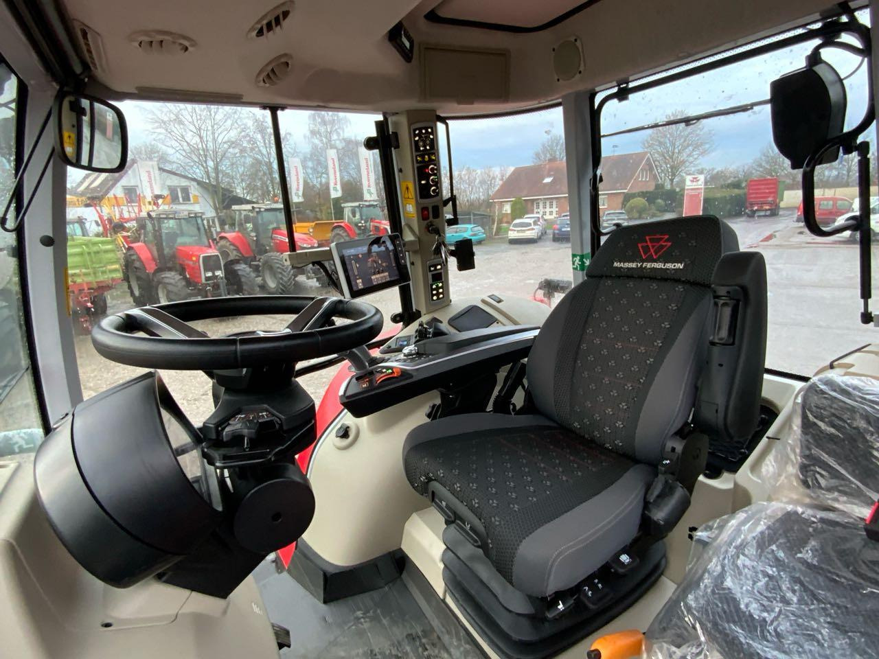 Massey Ferguson MF 7S.210 DVT - Traktor: obrázek 4 Massey Ferguson MF 7S.210 DVT - Traktor: obrázek 4