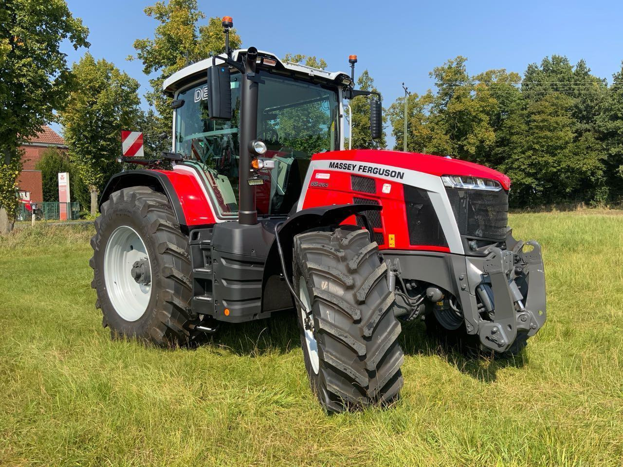 Massey Ferguson MF 8S.265 DYNA-VT - Traktor: obrázek 2 Massey Ferguson MF 8S.265 DYNA-VT - Traktor: obrázek 2