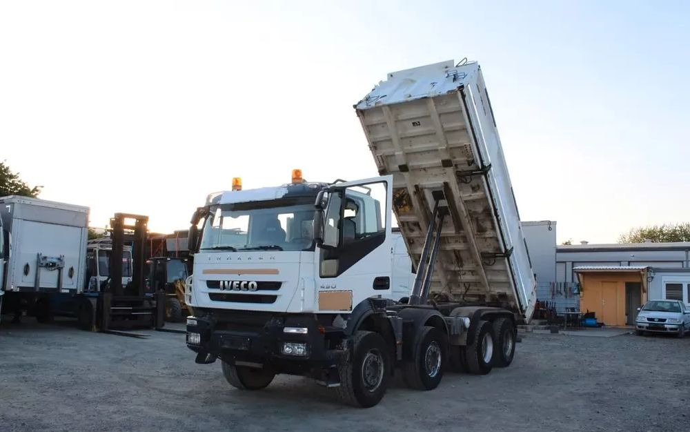 Iveco Trakker 450 | Meiller Trójstronny Wywrot | 8x4 | Euro 5| Retarder | Bordmatic | Klimatyzacja - Sklápěč: obrázek 2 Iveco Trakker 450 | Meiller Trójstronny Wywrot | 8x4 | Euro 5| Retarder | Bordmatic | Klimatyzacja - Sklápěč: obrázek 2