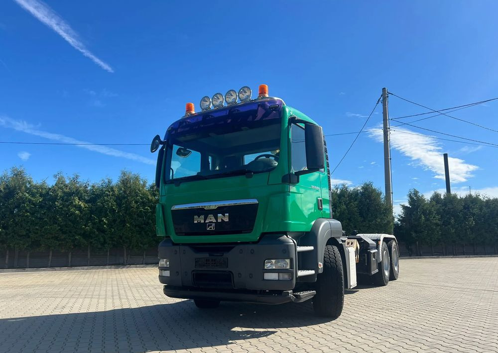 MAN TGS 26.440 | Hakowiec Meiller| 6x4 | 440 KM | przód resor, tył pneumatyczne |Belka ostrzegawcza (koguty) - Hákový nosič kontejnerů: obrázek 1 MAN TGS 26.440 | Hakowiec Meiller| 6x4 | 440 KM | przód resor, tył pneumatyczne |Belka ostrzegawcza (koguty) - Hákový nosič kontejnerů: obrázek 1