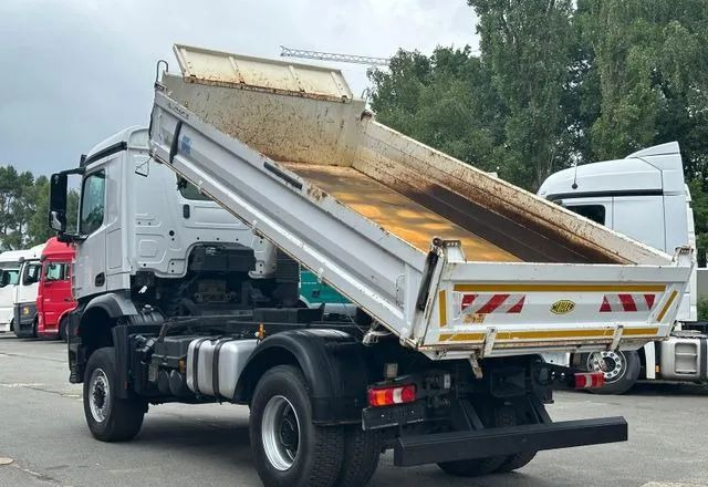 Mercedes-Benz Arocs 2040 4x4 – Meiller | Euro 6c | płyta czołowa do montażu pługu, osprzętu zimowego lub komunalnego | Automat | Resory stalowe (Blatt-Blatt) - Sklápěč: obrázek 5 Mercedes-Benz Arocs 2040 4x4 – Meiller | Euro 6c | płyta czołowa do montażu pługu, osprzętu zimowego lub komunalnego | Automat | Resory stalowe (Blatt-Blatt) - Sklápěč: obrázek 5