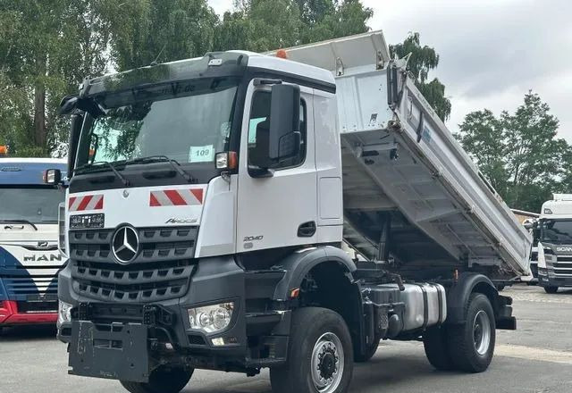 Mercedes-Benz Arocs 2040 4x4 – Meiller | Euro 6c | płyta czołowa do montażu pługu, osprzętu zimowego lub komunalnego | Automat | Resory stalowe (Blatt-Blatt) - Sklápěč: obrázek 1 Mercedes-Benz Arocs 2040 4x4 – Meiller | Euro 6c | płyta czołowa do montażu pługu, osprzętu zimowego lub komunalnego | Automat | Resory stalowe (Blatt-Blatt) - Sklápěč: obrázek 1