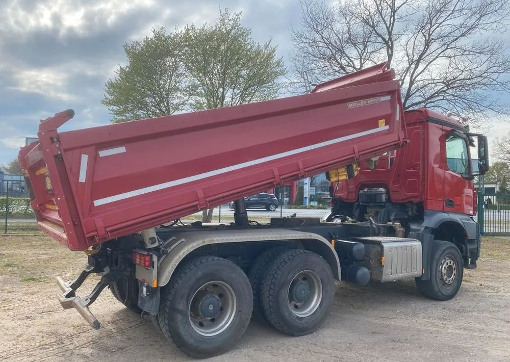 Mercedes-Benz Arocs 2645 K 6x4 | Meiller Bordmatik | Wywrotka trójstronna|449 KM | Euro 6 | - Sklápěč: obrázek 4 Mercedes-Benz Arocs 2645 K 6x4 | Meiller Bordmatik | Wywrotka trójstronna|449 KM | Euro 6 | - Sklápěč: obrázek 4