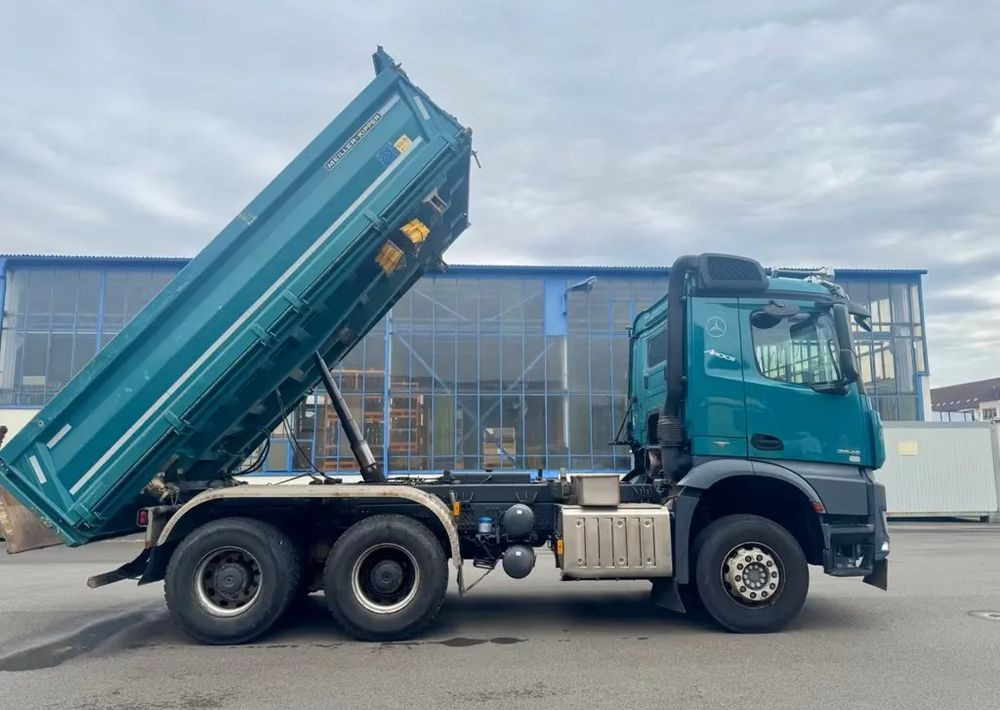 Sklápěč Mercedes-Benz Arocs 2646 6x4 – Wywrotka trójstronna Meiller / Bordmatik / Euro6: obrázek 6 Sklápěč Mercedes-Benz Arocs 2646 6x4 – Wywrotka trójstronna Meiller / Bordmatik / Euro6: obrázek 6