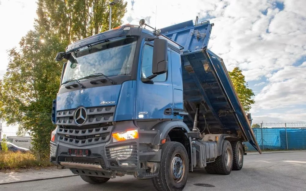 Mercedes-Benz Arocs 2652 6x4 – Wywrotka trójstronna Meiller z Bordmatik (Euro 6) - Sklápěč: obrázek 1 Mercedes-Benz Arocs 2652 6x4 – Wywrotka trójstronna Meiller z Bordmatik (Euro 6) - Sklápěč: obrázek 1