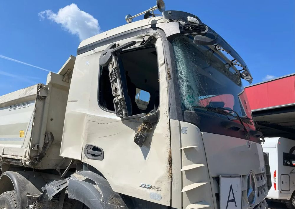 Mercedes-Benz Arocs 3246 / 8x4 / Trójstronna Wywrotka / Bordmatic / Euro 6 / Uszkodzony - Sklápěč: obrázek 3 Mercedes-Benz Arocs 3246 / 8x4 / Trójstronna Wywrotka / Bordmatic / Euro 6 / Uszkodzony - Sklápěč: obrázek 3