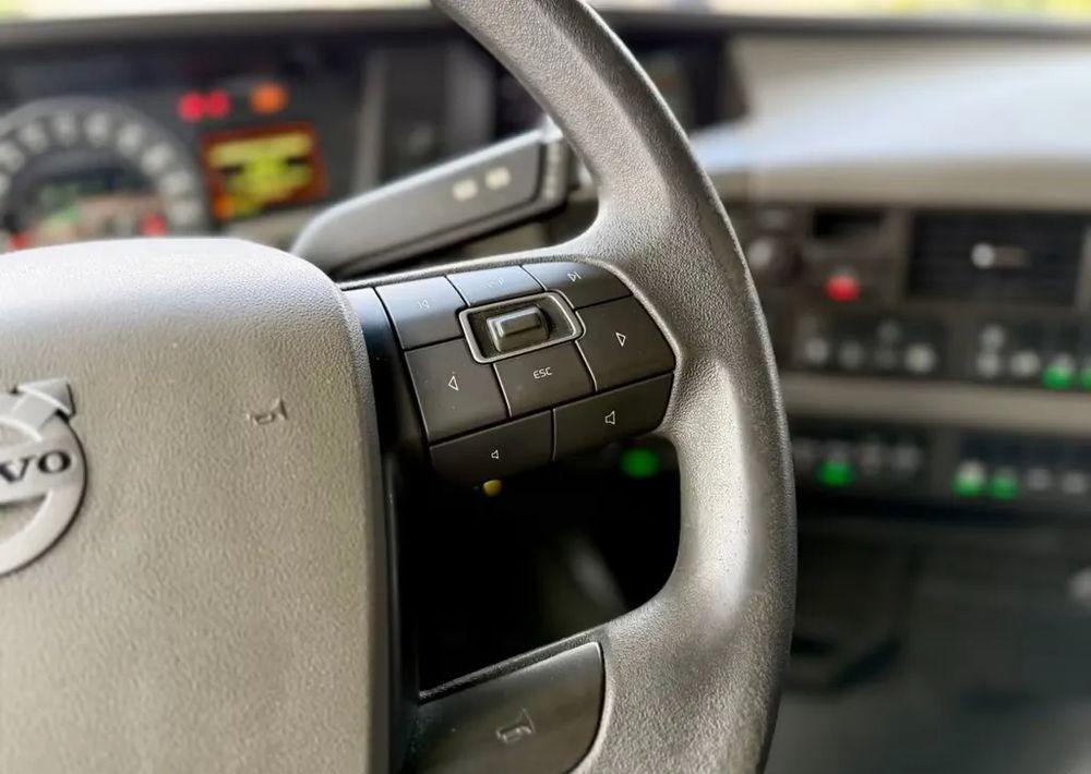 Plachtový nákladní auto Volvo FH460 6x2 BDF | Hydrauliczna platforma załadunkowa | Ogrzewanie postojowe | Automatyczna skrzynia | Euro 6d: obrázek 17 Plachtový nákladní auto Volvo FH460 6x2 BDF | Hydrauliczna platforma załadunkowa | Ogrzewanie postojowe | Automatyczna skrzynia | Euro 6d: obrázek 17