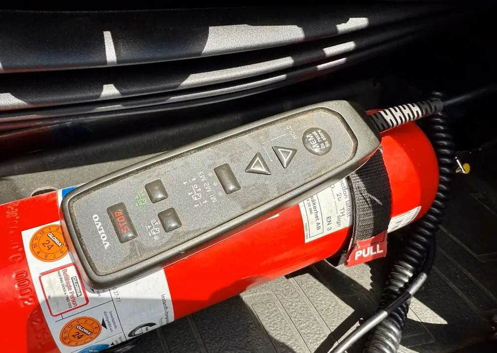 Plachtový nákladní auto Volvo FH460 6x2 BDF | Hydrauliczna platforma załadunkowa | Ogrzewanie postojowe | Automatyczna skrzynia | Euro 6d: obrázek 15 Plachtový nákladní auto Volvo FH460 6x2 BDF | Hydrauliczna platforma załadunkowa | Ogrzewanie postojowe | Automatyczna skrzynia | Euro 6d: obrázek 15