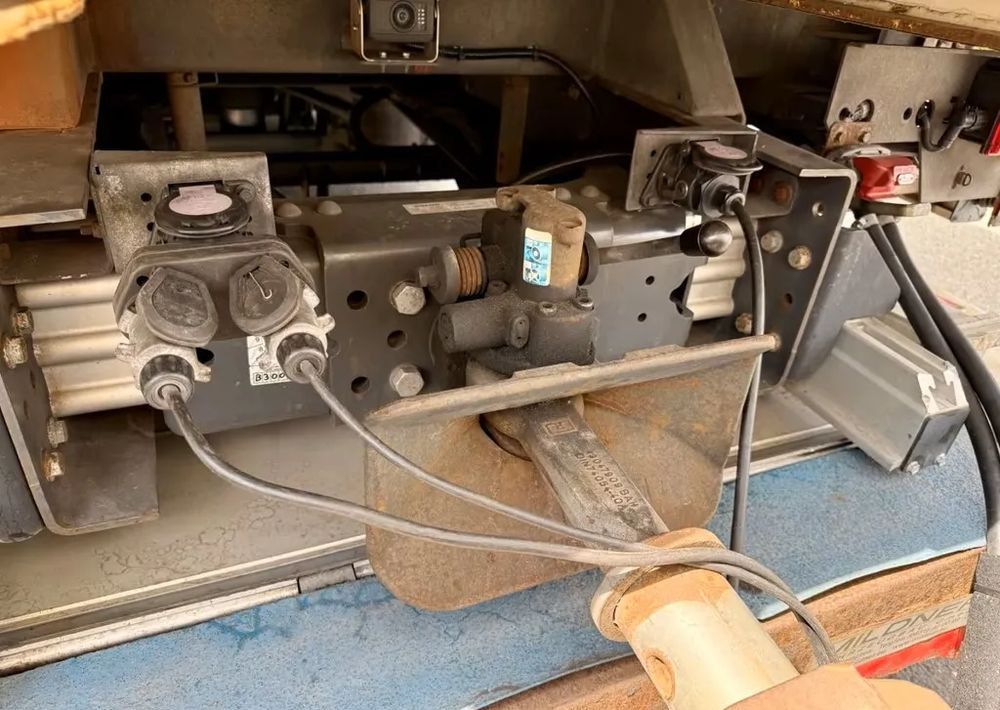 Plachtový nákladní auto Volvo FH460 6x2 BDF | Hydrauliczna platforma załadunkowa | Ogrzewanie postojowe | Automatyczna skrzynia | Euro 6d: obrázek 7 Plachtový nákladní auto Volvo FH460 6x2 BDF | Hydrauliczna platforma załadunkowa | Ogrzewanie postojowe | Automatyczna skrzynia | Euro 6d: obrázek 7