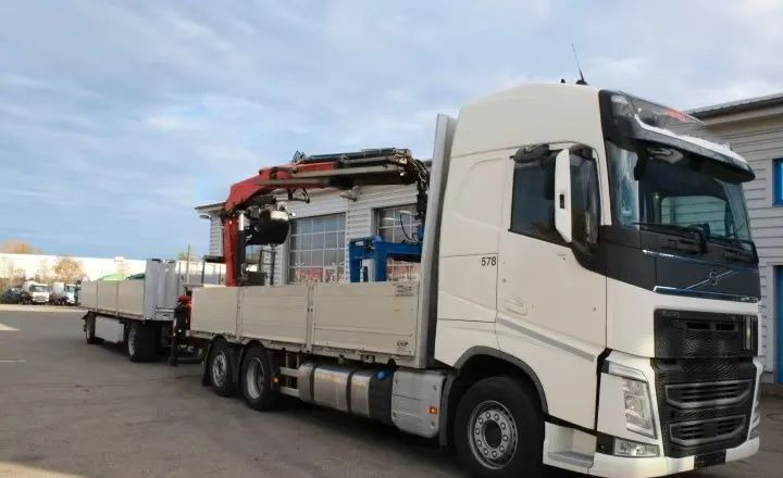 Volvo FH500 6x2 | Platforma z HDS Fassi F215A7 - Sterowanie radiowe | Euro 6 | Automatyczna skrzynia | 390 000 km - Nákladní automobil valníkový/ Plošinový, Auto s hydraulickou rukou: obrázek 1 Volvo FH500 6x2 | Platforma z HDS Fassi F215A7 - Sterowanie radiowe | Euro 6 | Automatyczna skrzynia | 390 000 km - Nákladní automobil valníkový/ Plošinový, Auto s hydraulickou rukou: obrázek 1