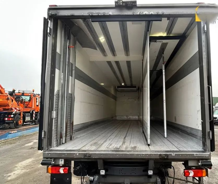 Chladírenský nákladní automobil Volvo FL 250 | Chłodnia Carrier Supra -30°C | Hydrauliczna platforma załadunkowa | ogrzewanie postojowe | 187 654 km | Automatyczna skrzynia | Euro 6 |4x2: obrázek 10 Chladírenský nákladní automobil Volvo FL 250 | Chłodnia Carrier Supra -30°C | Hydrauliczna platforma załadunkowa | ogrzewanie postojowe | 187 654 km | Automatyczna skrzynia | Euro 6 |4x2: obrázek 10